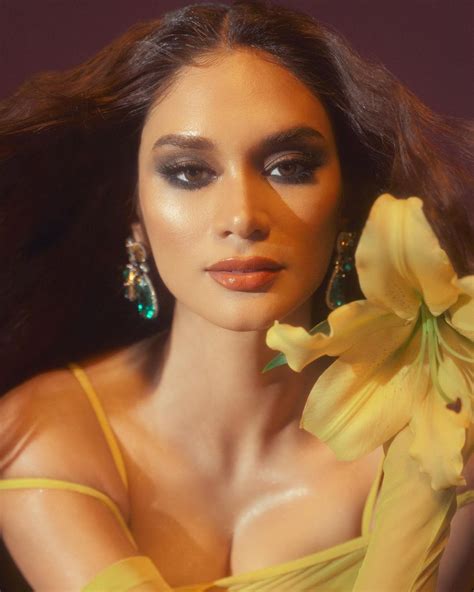 Pia Wurtzbach Yellow.